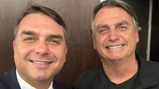 Flávio Bolsonaro e Jair Bolsonaro (Divulgação)