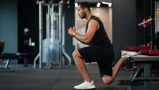 O treino indicado por especialista combina movimentos para braços, pernas e abdômen em uma rotina curta e intensa