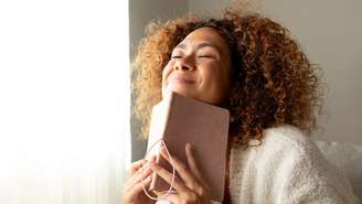 Buscar felicidade o tempo todo pode ter o efeito contrário; professor de Harvard explica o que realmente contribui para uma vida mais feliz