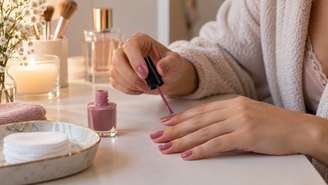 Óleo, água e resíduos podem prejudicar a aderência do esmalte.