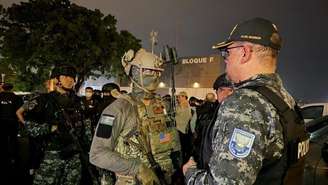 Foto cedida pelo Ministério do Interior equatoriano da operação de desmantelamento de uma filial local do cartel mexicano Jalisco Nueva Generación (CJNG), em uma área residencial nobre de Guayaquil. 24 de setembro de 2026