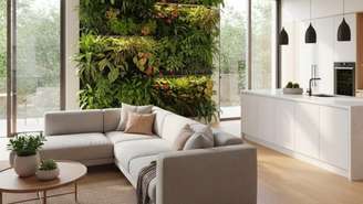 Jardins verticais internos unem sala e cozinha, trazendo frescor, sofisticação e benefícios funcionais ao espaço