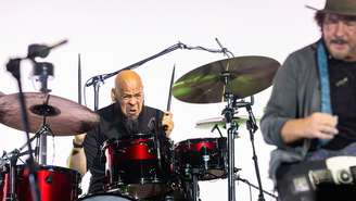Na noite de abertura do Ohana Festival, o Pearl Jam apresentou Abe Laboriel Jr. como seu novo baterista