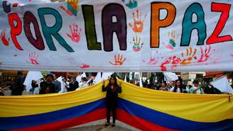 Acordo assinado em 2016 pelo então presidente Juan Manuel Santos com o comandante das FARC visava pôr fim a mais de meio século de conflito armado (imagem ilustrativa).