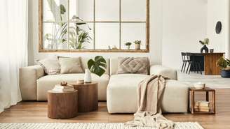 Está achando a sala bege sem graça? Veja 6 maneiras simples de trazer mais personalidade, contraste e aconchego à decoração