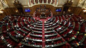 Senado francês se prepara para acolher o primeiro grupo de extrema direita, formado pelo partido de Marine Le Pen, Reunião Nacional (RN), com seus aliados da União das Direitas pela República (UDR). (Imagem Ilustrativa).