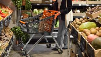 Você devolve o carrinho do supermercado? Teoria popular usa esse hábito para discutir empatia, responsabilidade e comportamento social