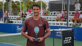 Igor Marcondes com a premiação 