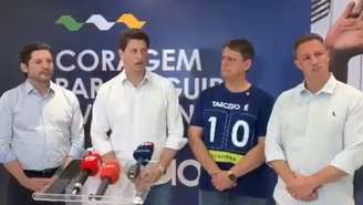 Salles desiste da disputa ao Senado
