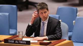 O CEO da OpenAI, Sam Altman, discursa no Conselho de Segurança das Nações Unidas durante uma sessão sobre inteligência artificial, na sede da ONU