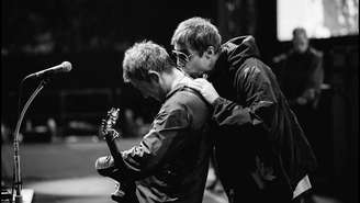 Liam e Noel Gallagher em 'Oasis: Don't Look Back In Anger' (2026) (