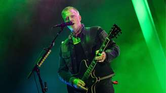 Josh Homme, do Queens of the Stone Age, no Helsinki Ice Hall, em agosto de 2025