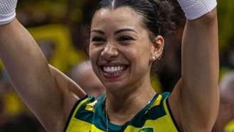 Jogadora de vôlei Carolana