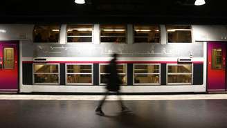 A brasileira Jhordana foi agredida em um dos trens do RER C em 16 de outubro de 2025(imagem ilustrativa).