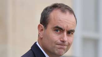 Primeiro-ministro da França, Sébastien Lecornu, propõe plano de orçamento com cortes de 43 bilhões de euros para 2027. (01/10/2026)