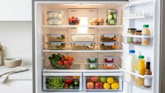 O armazenamento inadequado de alimentos pode desencadear quadros agudos de intoxicação alimentar severa.