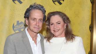 Michael Douglas revela romance secreto com Kathleen Turner durante ‘Tudo por uma Esmeralda’(Robin Marchan/Getty Images)