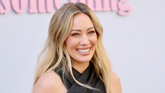 Em 2026, Hilary Duff lançou seu novo álbum "Luck…or Something"