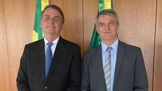 Jair Bolsonaro ao lado do seu irmão, Renato Bolsonaro