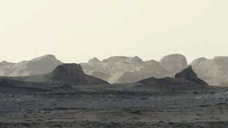 Veja a imagem inédita capturada pelo rover Curiosity em Marte. Paredões esculpidos pelo vento e o amanhecer marciano ajudam cientistas a entender o planeta