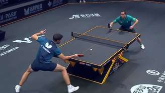 Um dos duelos de ponto entre Hugo Calderano e Patrik Franziska durante as oitavas de final do China Smash de 2026, em Pequim - 