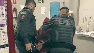 Homem é preso em Praia Grande após sequestrar a própria filha e garota piscar para policial