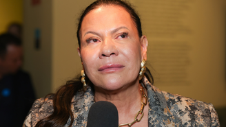 Prantos: Veja a reação de dona Ruth ao ver exposição sobre Marília Mendonça / Fotos: Lucas Ramos / Brazil News
