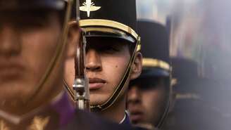Cadetes do Heroico Colégio Militar do México em fila