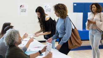 Entenda a história do voto feminino no Brasil. Acompanhe a linha do tempo dos marcos históricos, desde a liberação do acesso à educação no século XIX até a garantia do sufrágio em 1932