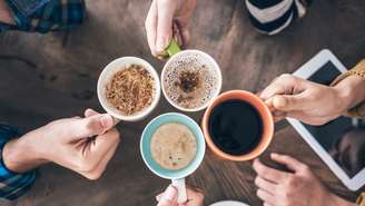 Você toma café e continua com sono? Entenda por que a cafeína não faz o mesmo efeito em todos e quais fatores influenciam essa resposta