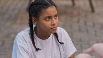 O episódio de Por Você levará Bela a exigir providências para proteger Glorinha (Imagem: Reprodução/Globo)