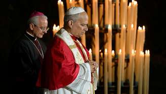 O Vaticano confirmou que o Papa Leão XIV foi diagnosticado com adenocarcinoma pulmonar após cirurgia nesta terça