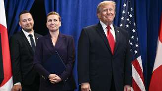 Presidente dos EUA, Donald Trump (à direita), durante encontro com a primeira-ministra da Dinamarca, Mette Frederiksen, e o primeiro-ministro da Groenlândia, Jens-Frederik Nielsen, em 22 de setembro de 2026.