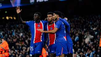 Jogadores do PSG comemorando a vitória sobre o Manchester City 
