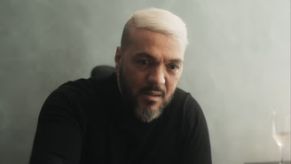 Belo em trecho do documentário
