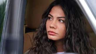 Atriz Demet Özdemir em 'Meu Nome é Farah'