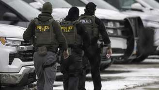 Policiais do serviço de imigração dos Estados Unidos (ICE) em Minneapolis, em 4 de fevereiro de 2026. (Imagem ilustrativa)