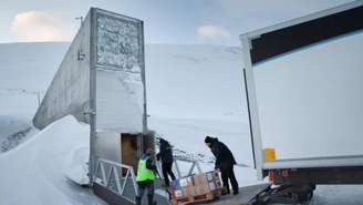 Entrega de sementes africanas à Reserva Global de Sementes de Svalbard, no Ártico norueguês (Imagem de arquivo).