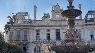 Edifício que abriga Prefeitura de Limoges, inaugurado do século 19, teve telhado e torre derrubados em ataque