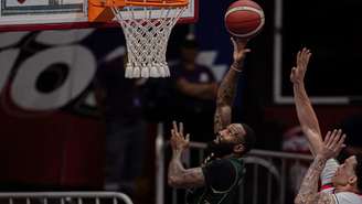 Bennett durante a vitória do Bauru sobre o Flamengo no Maracanãzinho, pela primeira rodada do NBB 026/27 - 