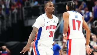 Javonte Green durante a partida entre Detroit Pistons e Boston Celtics, a primeira da temporada 2026/27 da NBA - 