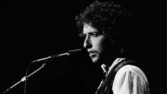 Bob Dylan se apresenta em um show de 1979 em San Francisco, Califórnia, no Warfield
