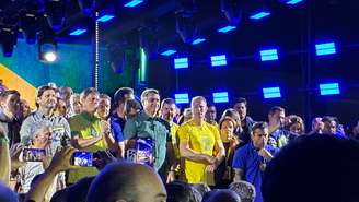 O candidato a presidente Flávio Bolsonaro participou de ato de campanha em Guarulhos (SP) nesta quarta-feira, 21