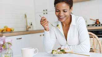 Veja o que é o Mindful Eating e como adotá