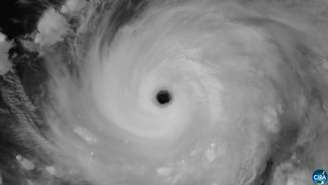 Olho, parte central do ciclone, aumentou de tamanho algumas vezes, observaram meteorologistas