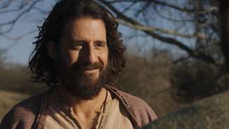Jonathan Roumie reflete sobre a humildade ao viver Jesus em The Chosen. Confira as declarações do ator e veja o calendário de estreia