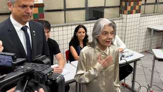 Ministra Cármen Lúcia vota em Belo Horizonte no segundo turno das eleições