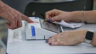 Votação foi ampliada por decisão do STF nesta tarde, mas urnas já encerradas não puderam voltar a receber eleitores