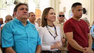 María Corina Machado participa de cerimônia religiosa na Igreja de Santa Rosa, em Barquisimeto, na Venezuela, neste domingo (25). A imagem foi divulgada pelo partido Vente Venezuela após o anúncio do retorno da líder opositora ao país.