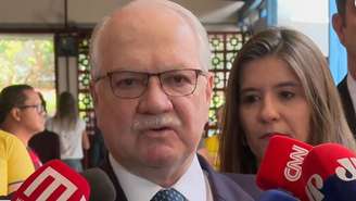 Presidente do STF, Edson Fachin vota em Brasília e diz que desafios aguardam o próximo presidente eleito